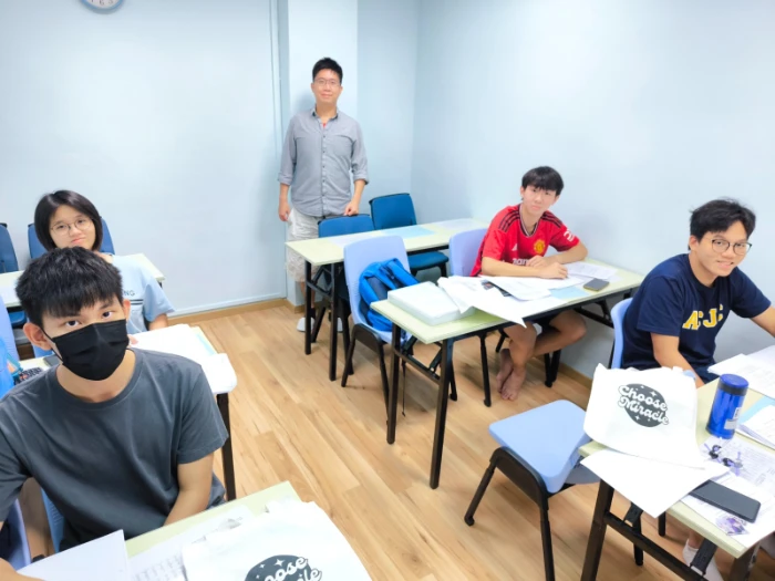 JC chemistry science classes at Miracle Learning Centre
